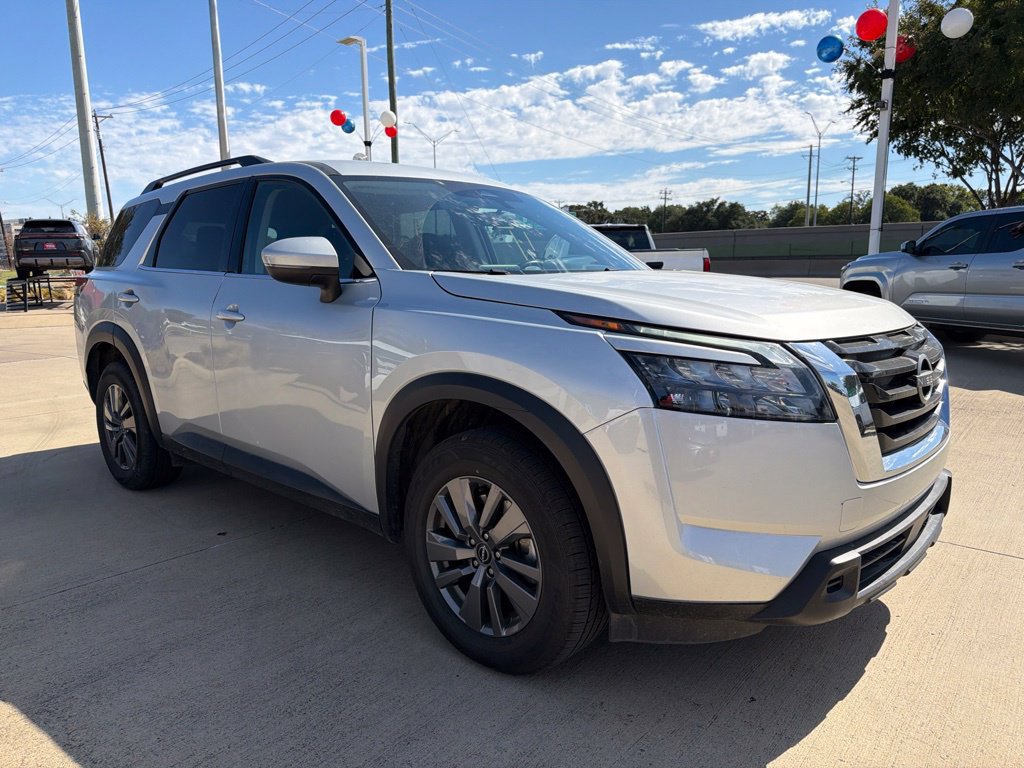 Used 2025 Nissan Pathfinder SV FWD image 9