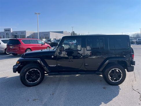 Used 2012 Jeep Wrangler Unlimited Sahara image 8