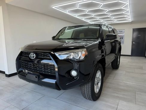 Used 2016 Toyota 4Runner SR5 AWD/4WD image 2
