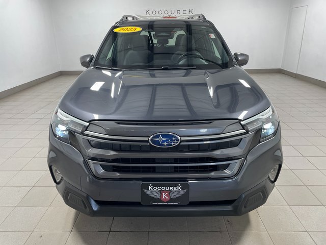 Used 2025 Subaru Forester Premium AWD/4WD image 2