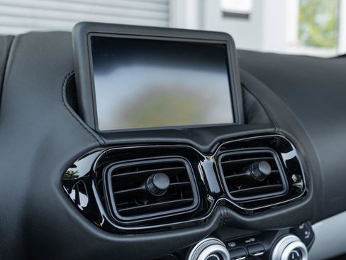 Used 2021 Aston Martin V8 Vantage Roadster image 41