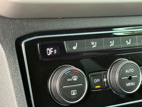 Used 2022 Volkswagen Atlas Cross Sport SE image 8