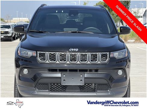 Used 2025 Jeep Compass Latitude w/ Sun & Sound Group AWD/4WD image 7