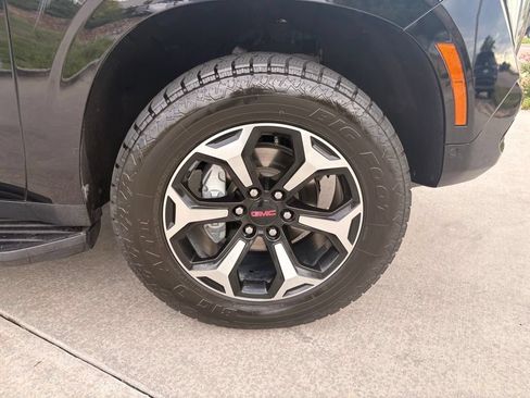 Used 2025 GMC Yukon AT4 AWD/4WD image 36