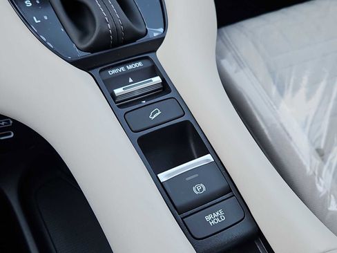 New 2026 Honda HR-V LX image 8