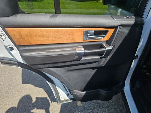 Used 2013 Land Rover LR4 HSE LUX AWD/4WD image 25