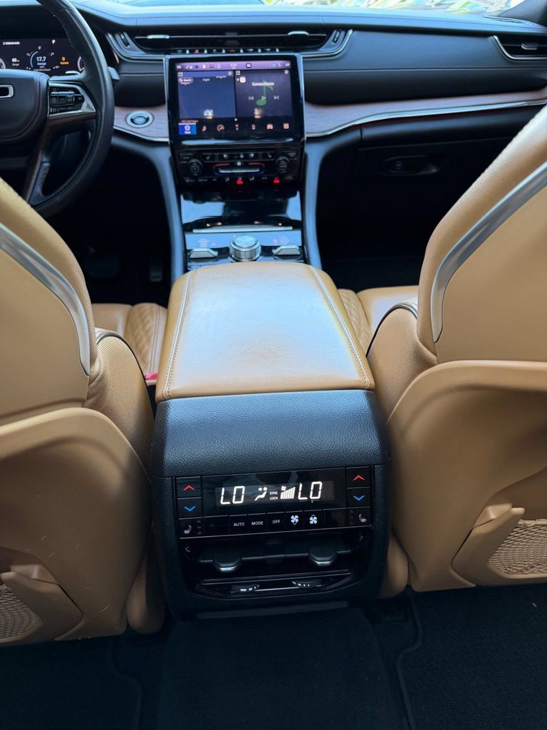 Used 2023 Jeep Grand Cherokee L Summit w/ High Altitude Package AWD/4WD image 14