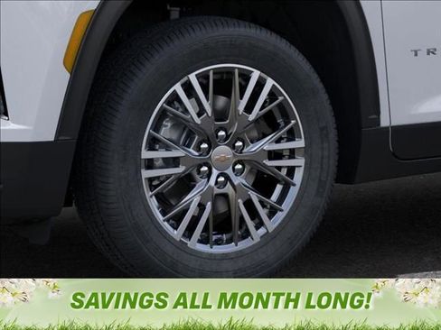 New 2025 Chevrolet Traverse LT w/ LPO, Floor Liner Package FWD image 9
