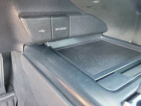 Used 2020 Toyota Camry LE image 11