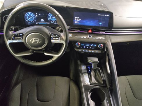 Used 2024 Hyundai Elantra SEL w/ Convenience Package FWD image 22