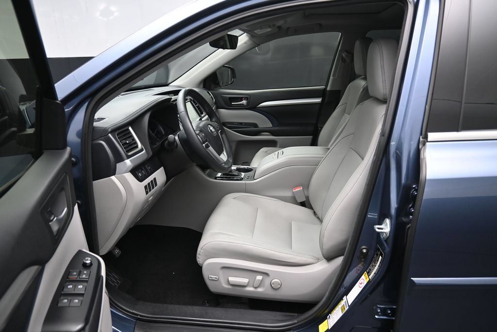 Used 2017 Toyota Highlander XLE FWD image 9