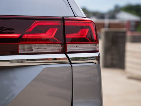 Certified 2024 Volkswagen Atlas SE FWD image 5