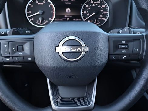 Used 2025 Nissan Rogue S FWD image 18