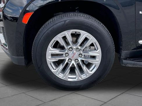 Used 2021 GMC Yukon SLT w/ Rear Media and Nav Package AWD/4WD image 11
