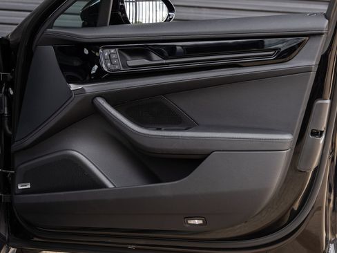 Certified 2025 Porsche Panamera image 40