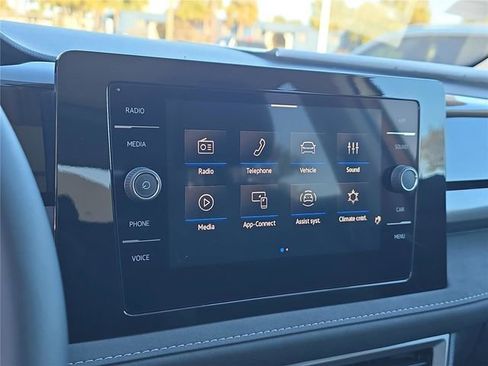 New 2026 Volkswagen Taos SE image 17