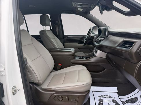 Used 2023 GMC Yukon SLT w/ SLT Luxury Package image 15