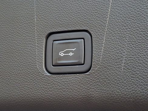 Used 2024 Chevrolet Traverse High Country FWD image 35