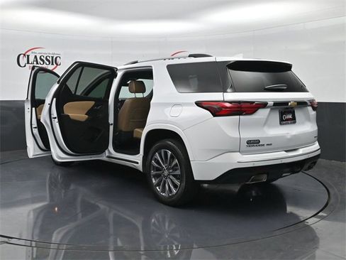 Used 2022 Chevrolet Traverse Premier image 33
