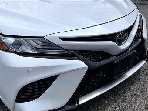 Used 2018 Toyota Camry XSE FWD image 32