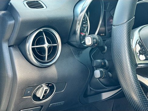 Used 2019 Mercedes-Benz SLC 300 image 10