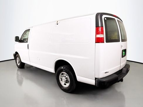 Used 2017 Chevrolet Express 2500 RWD image 7