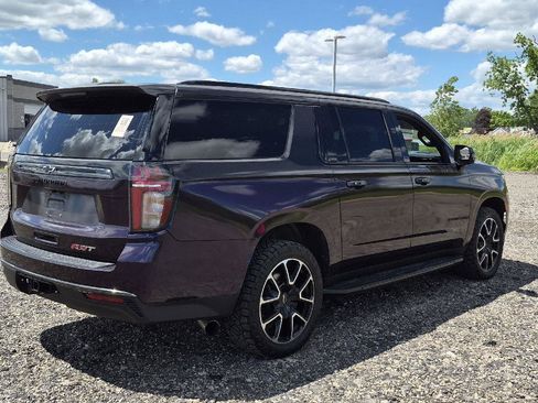 Used 2022 Chevrolet Suburban RST w/ Luxury Package AWD/4WD image 3