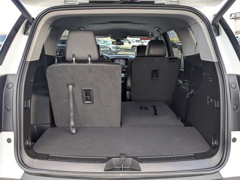 Certified 2023 GMC Acadia AT4 w/ Technology Package AWD/4WD image 33