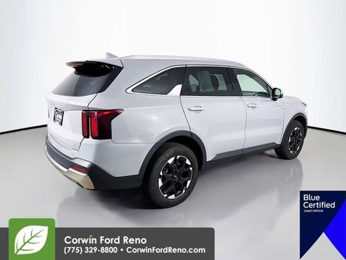 Used 2025 Kia Sorento S image 10
