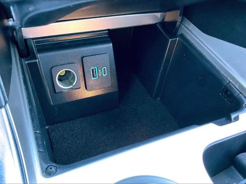 Used 2023 Ford Explorer Limited image 25