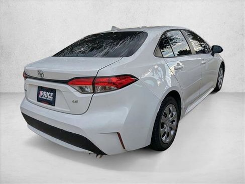 Used 2021 Toyota Corolla LE image 4