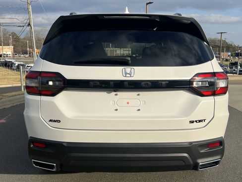 Used 2025 Honda Pilot Sport image 7