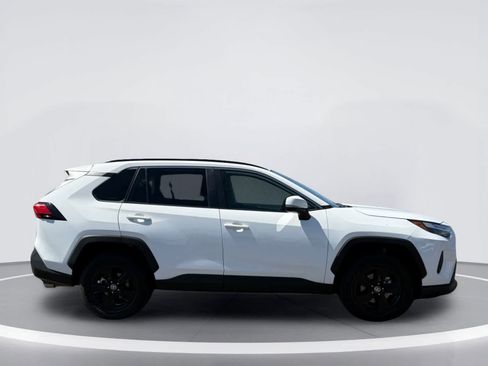Used 2025 Toyota RAV4 XLE AWD/4WD image 9