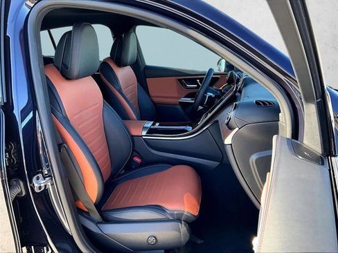 Used 2024 Mercedes-Benz GLC 300 4MATIC image 9