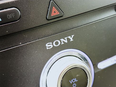 Used 2019 Ford Explorer Platinum image 19