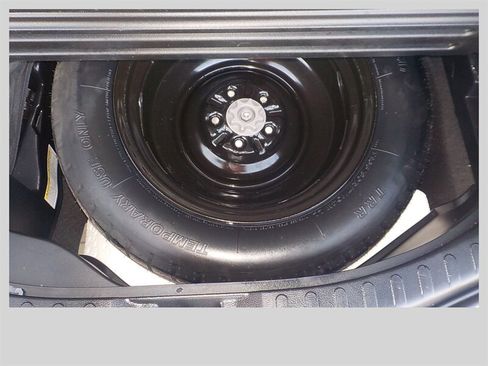 Used 2017 Toyota RAV4 XLE AWD/4WD image 31