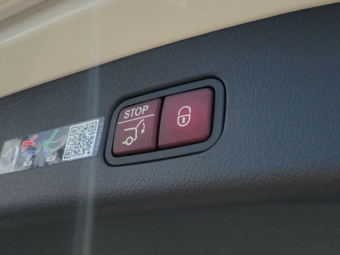 Certified 2026 Mercedes-Benz GLC 300 image 6