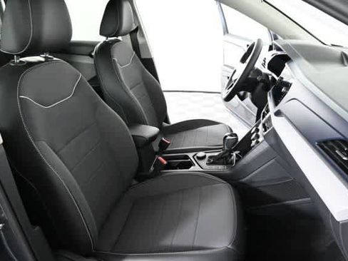 Certified 2023 Volkswagen Taos SE image 12