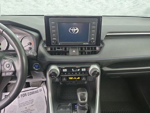 Used 2022 Toyota RAV4 SE w/ Convenience Package image 14