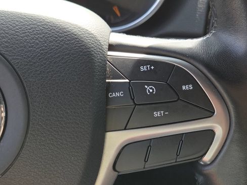 Used 2020 Jeep Grand Cherokee Limited AWD/4WD image 16