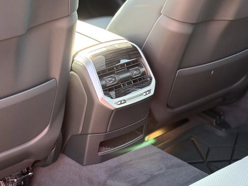 Used 2025 BMW 740i xDrive 740i xDrive image 19