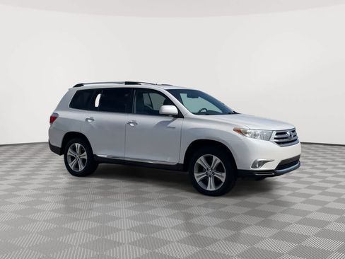 Used 2013 Toyota Highlander Limited AWD/4WD image 2