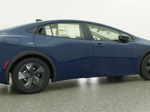 New 2026 Toyota Prius Plug-In Hybrid FWD image 5