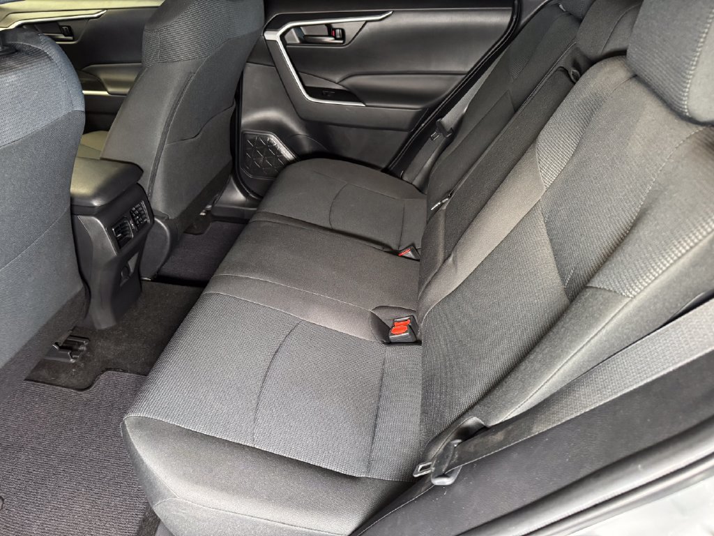 Used 2022 Toyota RAV4 LE AWD/4WD image 21