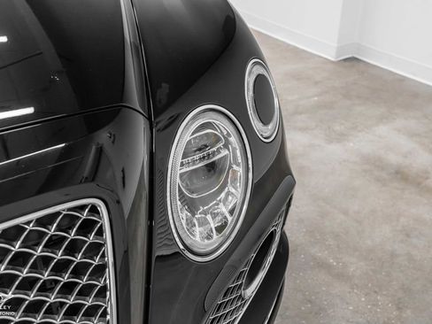 Used 2017 Bentley Bentayga AWD/4WD image 14