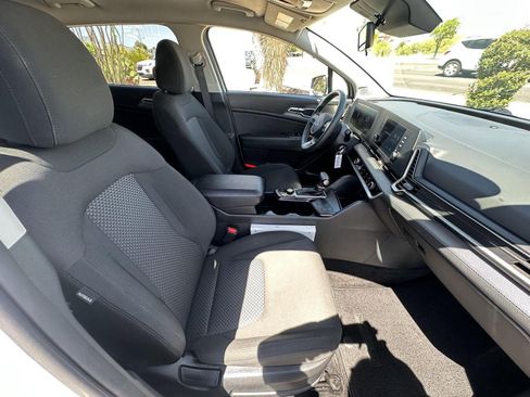 Used 2025 Kia Sportage LX image 20