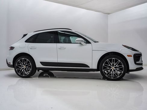 Certified 2026 Porsche Macan AWD/4WD image 9
