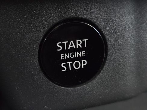 Used 2025 Nissan Rogue S FWD image 27