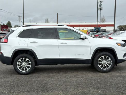Used 2019 Jeep Cherokee Latitude Plus w/ Cold Weather Group AWD/4WD image 3