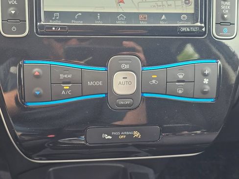 Used 2017 Nissan Leaf SV FWD image 16